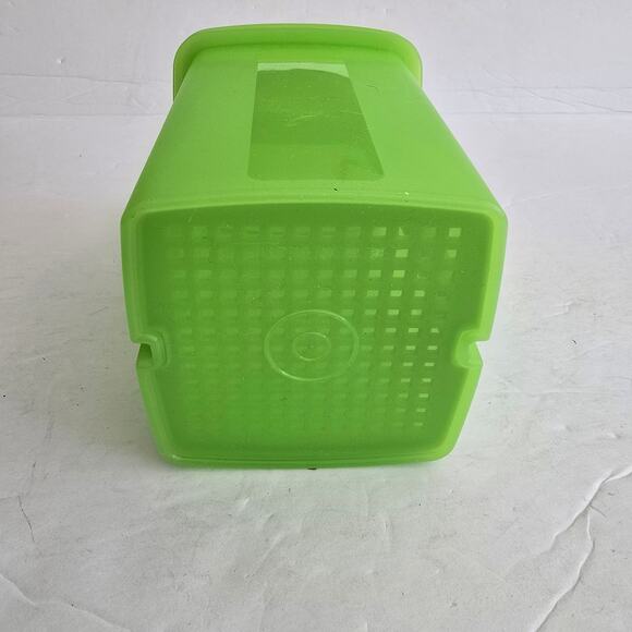 Tupperware Pick A Deli Pickle Keeper Green Pickle Lift Container 1330-6 - Picture 5 of 6